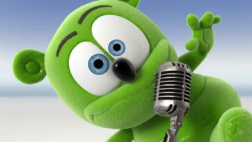 Green Gummy Bear Singing Happy Songs for Kids with Music and Fun Moments